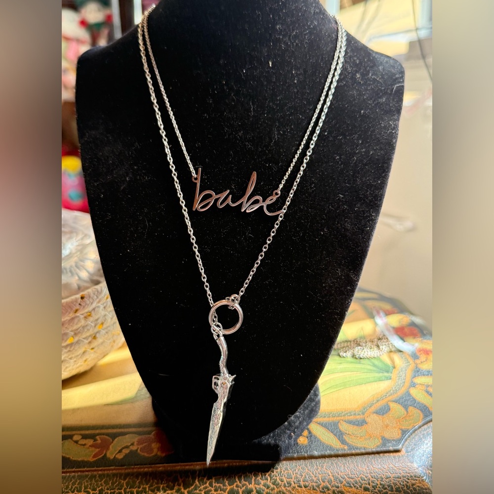 Silver tone' Necklaces with‎ Pendants